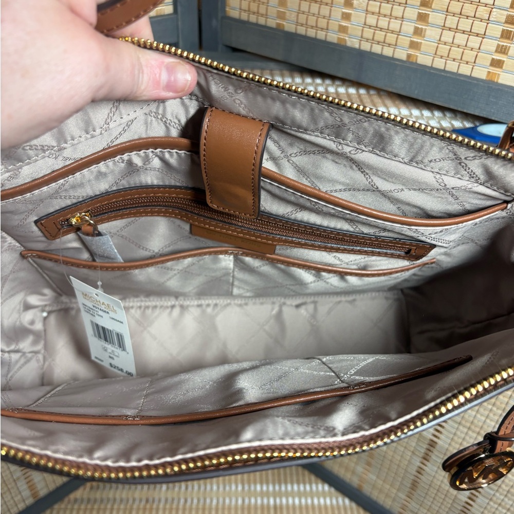 Michael Kors Voyager Large Saffiano Leather Tote - Picture 7 of 14